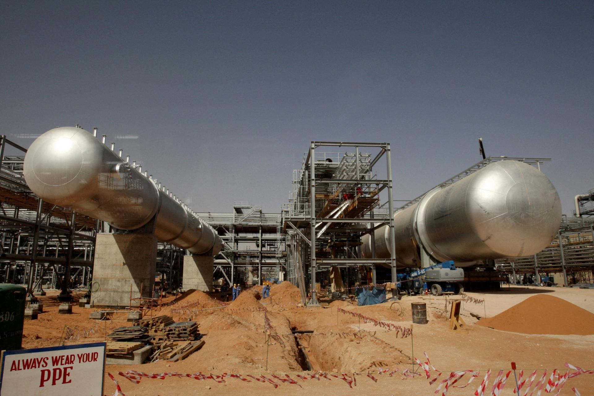 Vývoz ropy zo Saudskej Arábie klesol v júli na dvojročné minimum, strmo znižuje produkciu