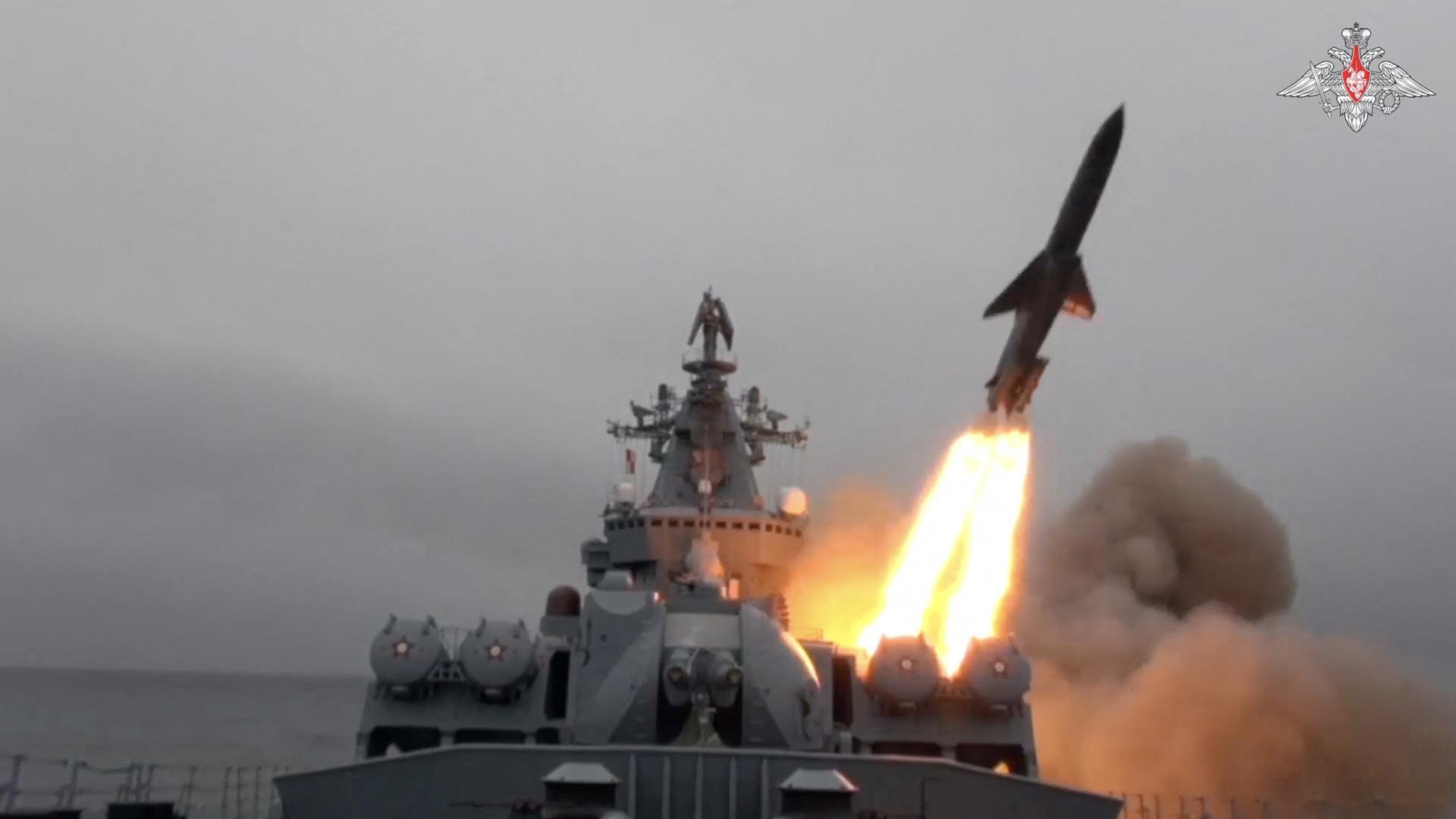 Rusko sa pripravuje na obranu severnej morskej cesty. Námorného cvičenia sa zúčastní 10-tisíc vojakov