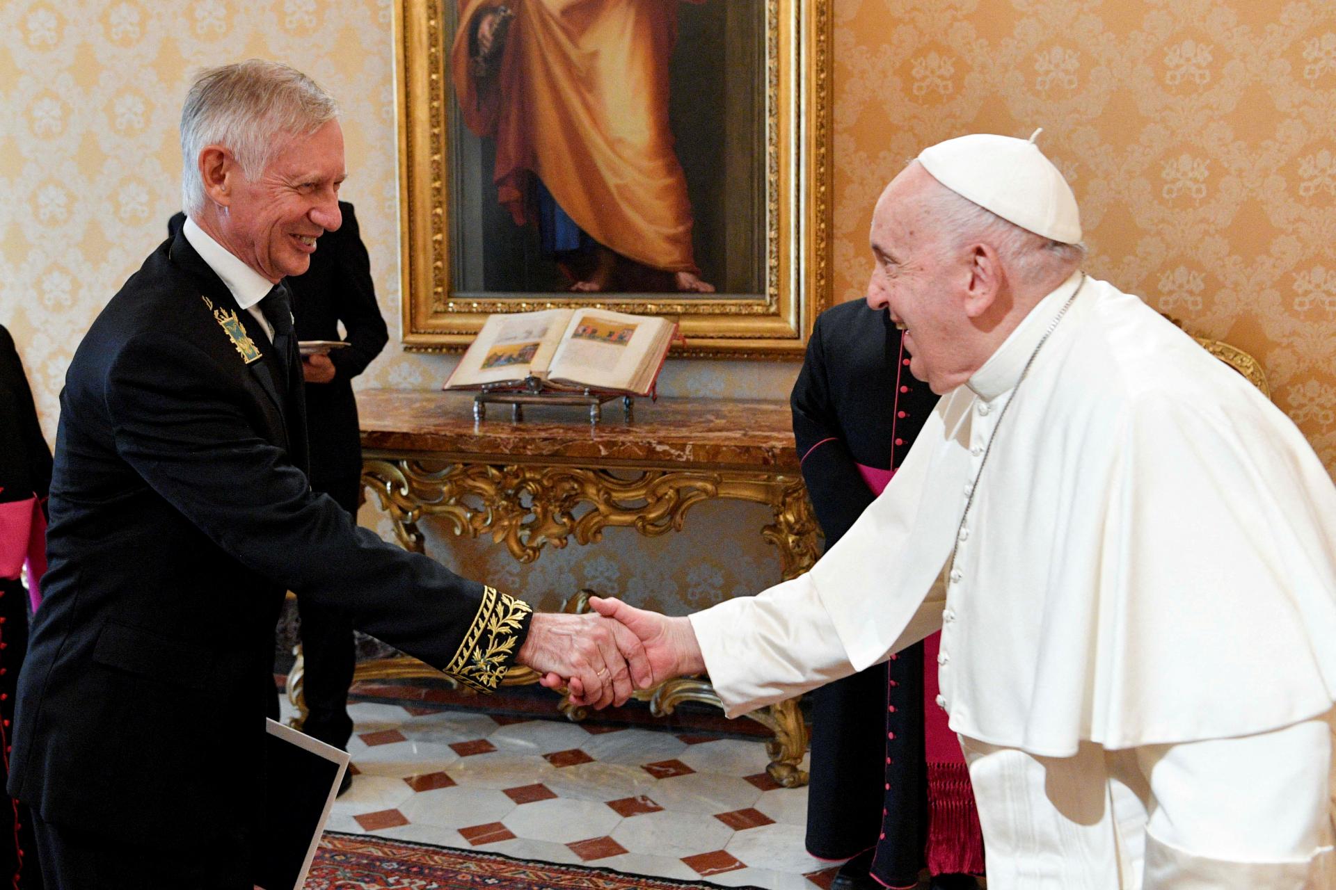 Pápež prijal nového ruského veľvyslanca, hovorili o mieri na Ukrajine