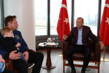 Turecký prezident RecepTayyip Erdogan sa stretol s generálnym riaditeľom Tesly Elonom Muskom. FOTO: Reuters