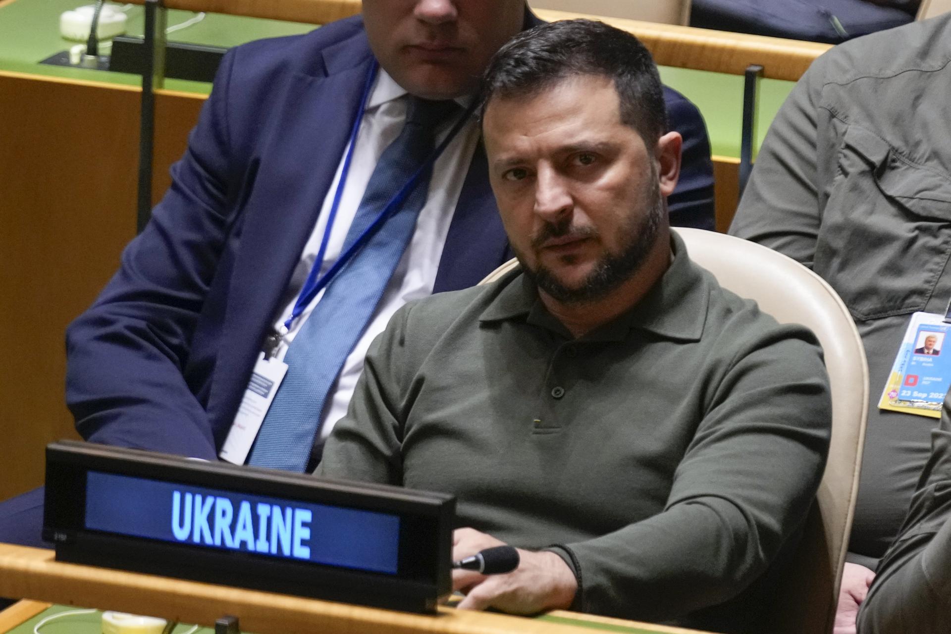 Rusko sa únosmi ukrajinských detí dopúšťa genocídy, tvrdí Zelenskij