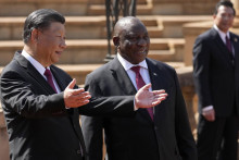 Činsky prezident Si Ťin-pching a juhoafrický prezident Cyril Ramaphos. ILUSTRAČNÉ FOTO: TASR/AP