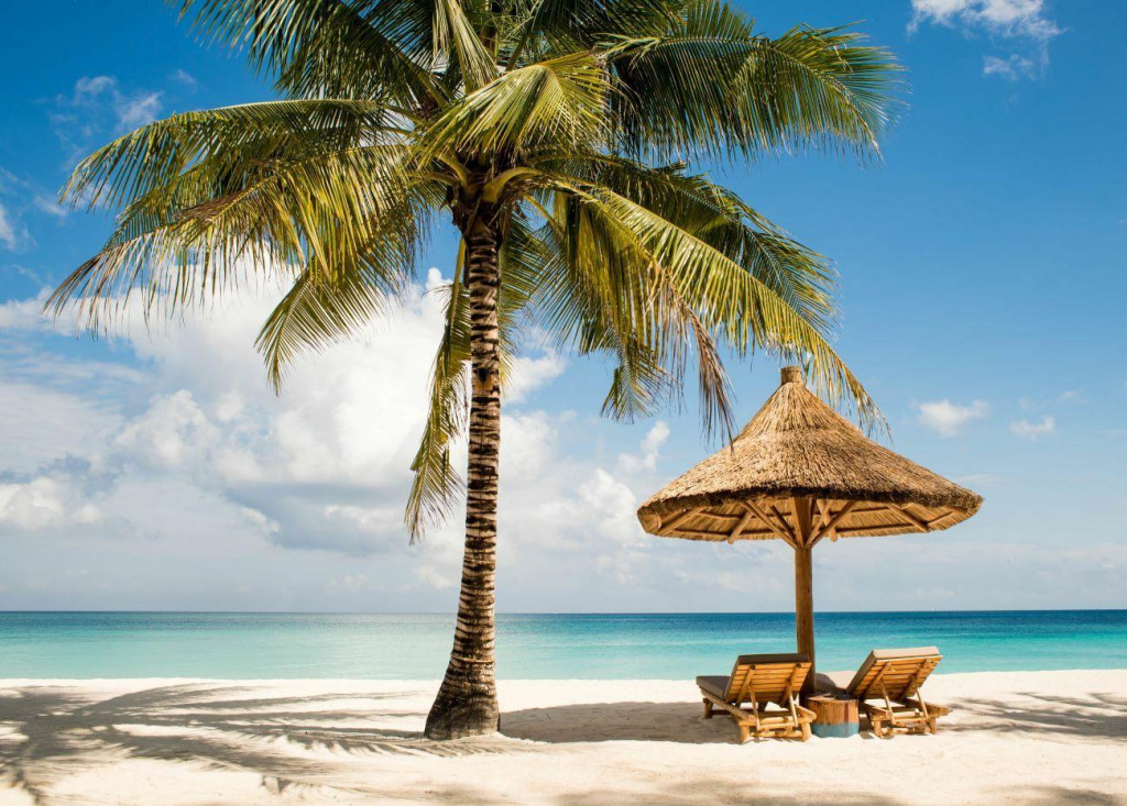 Exotický Zanzibar a jeho biele pláže.