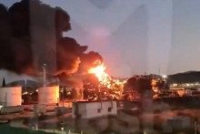 Požiar v Soči po útoku na dronom na sklad palív. FOTO: Reprofoto/twitter