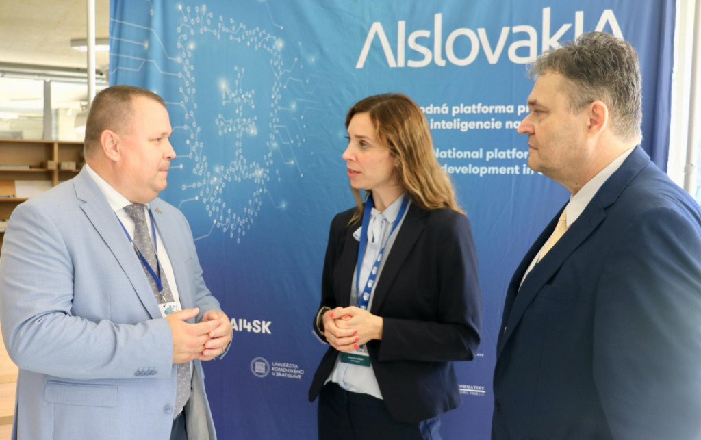 Gabriel Galgoci a Peter Sinčák z národnej platformy pre podporu umelej inteligencie AIslovakIA a Kateřina Lesch, Karlova Univezita v Prahe