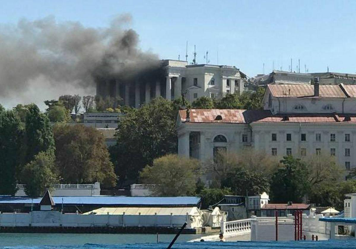 Tvrdý úder na Kryme: Sídlo Čiernomorskej flotily je v plameňoch, Sevastopoľ zasypali rakety