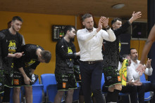 Levický tréner Michal Madzin je odhodlaný zaknihovať so svojimi zverencami ďalšie pamätné víťazstvá. FOTO: TASR/F. Iván