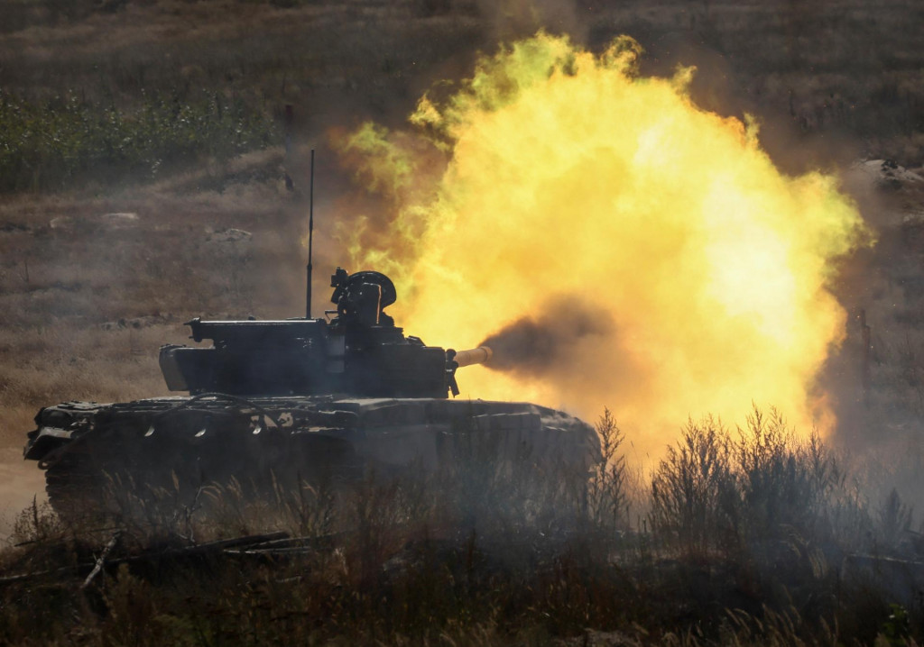 Ukrajinsk&yacute; tank počas cvičenia. FOTO: Reuters