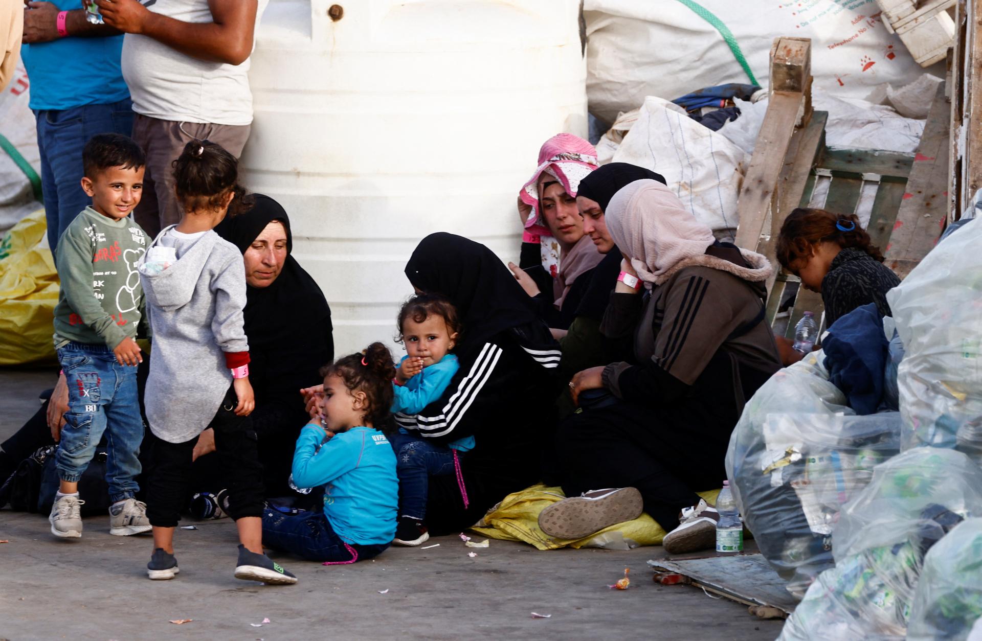 Priepustka z detencie za päťtisíc eur, ponúka Rím migrantom. Neľudské, znie z opozície