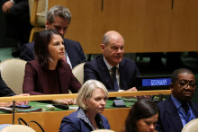 Nemecká ministerka zahraničných vecí Annalena Baerbock a kancelár Olaf Scholz. FOTO: Reuters