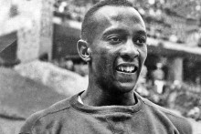 Americký atlét a štvornásobný olympijský víťaz z Berlína 1936 Jesse Owens (1913 – 1980)