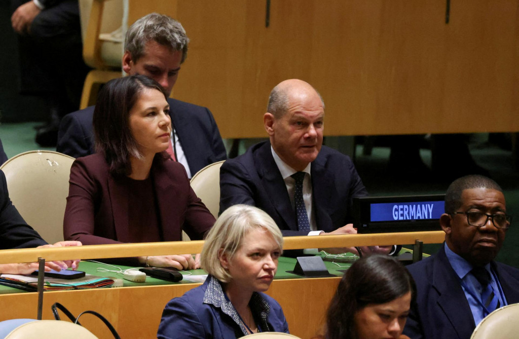 Nemecká ministerka zahraničných vecí Annalena Baerbock a kancelár Olaf Scholz. FOTO: Reuters
