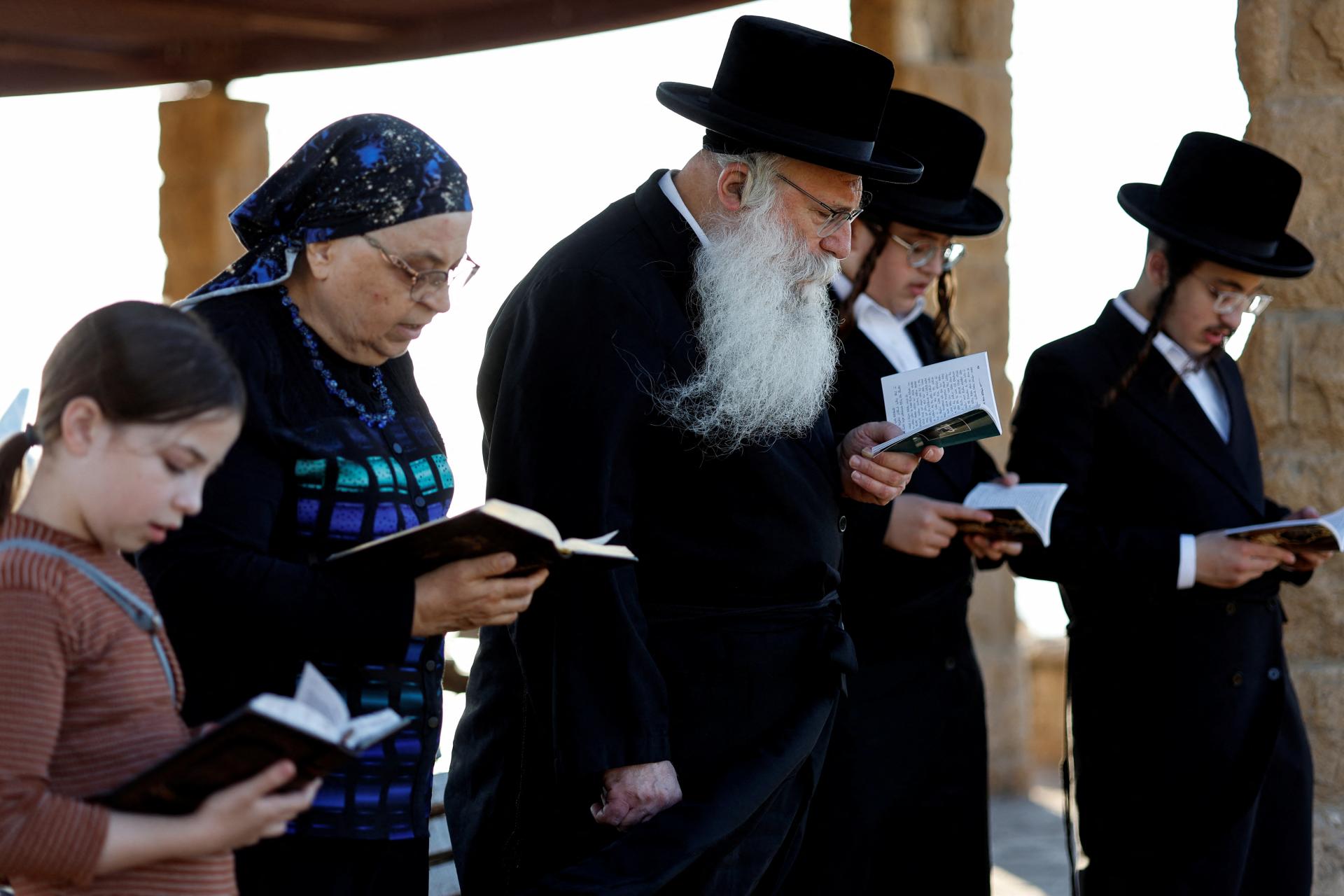 Pri izraelskom Múre nárekov sa pred sviatkom Jom kipur modlilo 100-tisíc ľudí