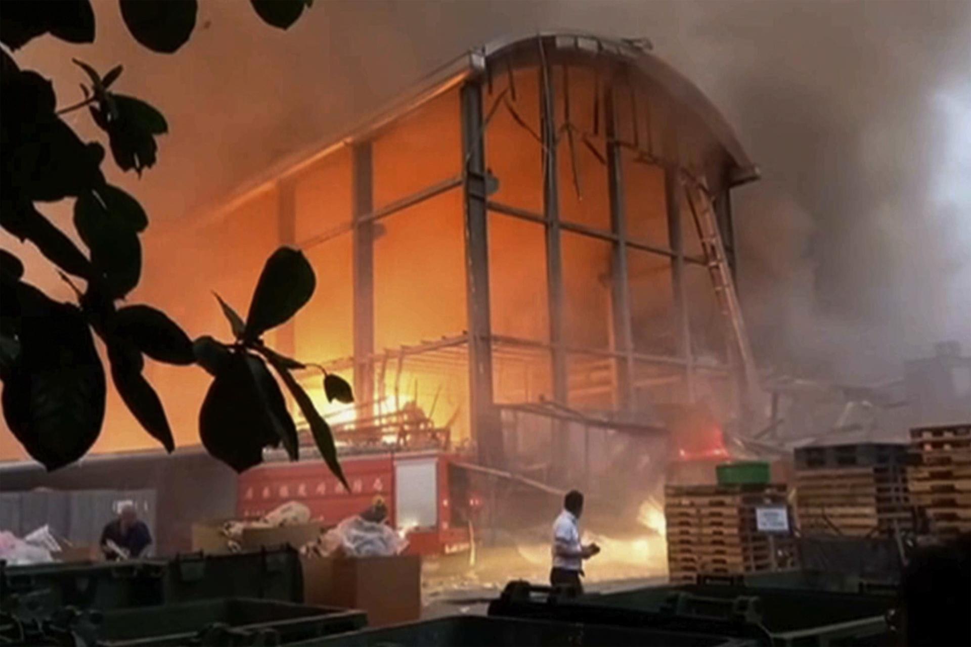 Počet obetí požiaru v taiwanskej továrni na golfové loptičky vzrástol na desať