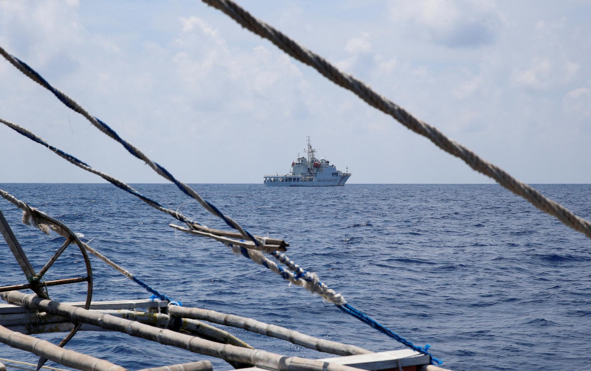 Filipíny odsúdili čínsku bariéru v Juhočínskom mori. Rybárov pripravuje o prácu a živobytie, tvrdí Manila