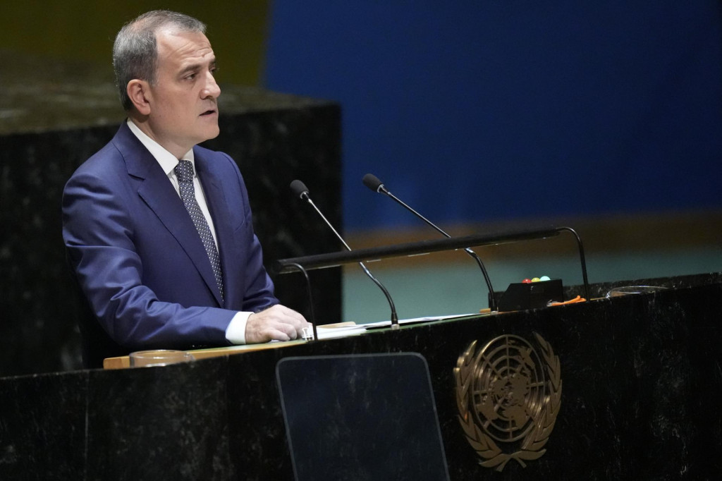 Azerbajdžanský minister zahraničných vecí Džejhun Bajramov vystupuje s prejavom na 78. zasadnutí Valného zhromaždenia OSN v New Yorku v sobotu 23. septembra 2023. FOTO TASR/AP