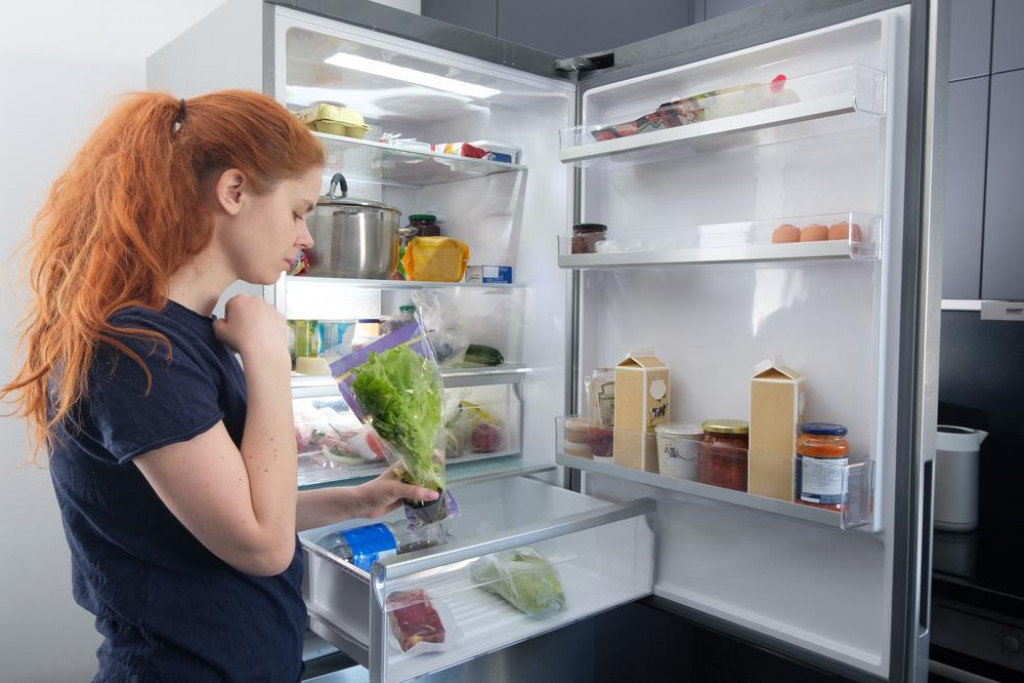 Niektoré druhy potravín nám vedia v chladničke spraviť nepríjemné páchnuce prekvapenie.
