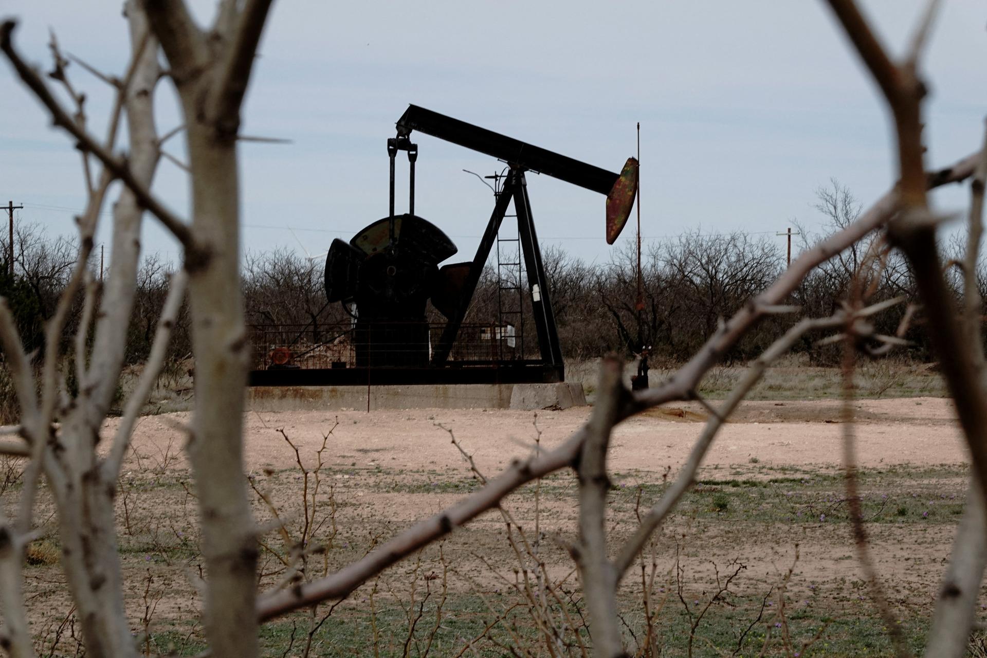 Obavy o zásoby ropy vydesili trhy. Cena Brentu nakrátko prekonala 97 dolárov za barel
