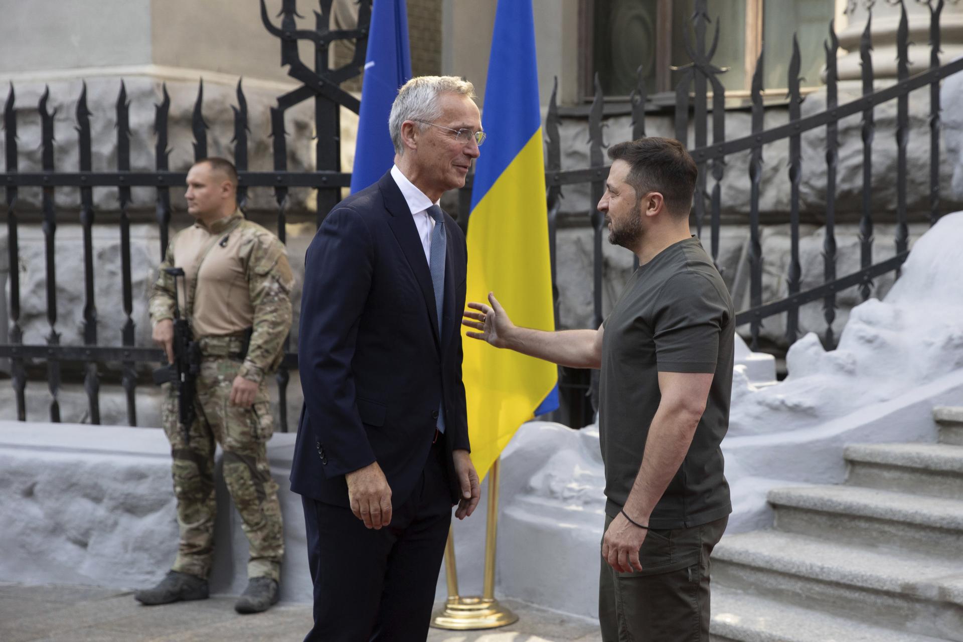 Šéf NATO sa nečakane ocitol v Kyjeve, Ukrajina podľa neho v protiofenzíve postupuje