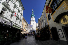 Pohľad na Michalskú vežu z Michalskej ulice v Bratislave. FOTO: TASR/Dano Veselský
