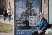 Plagát propagujúci službu ruskej armády. FOTO: Reuters