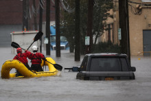 Záplavy po silných dažďoch v New Yorku. FOTO: Reuters