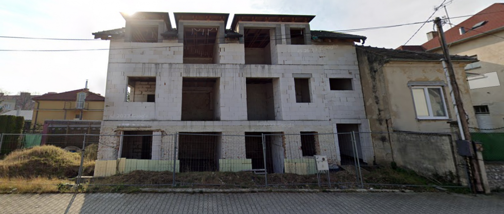 Rozostavaná ubytovňa, na ktorú dostali trnavskí podnikatelia pandemické dotácie. Fotka je z marca 2023.

FOTO: Google Maps