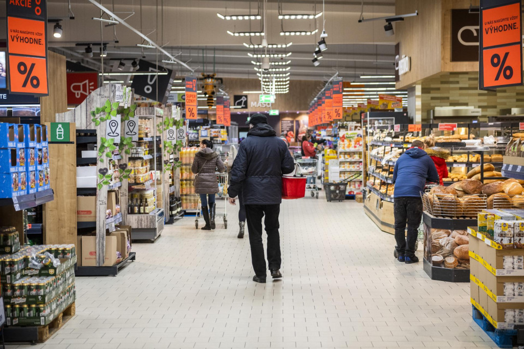 Potraviny ukrajujú z financií Slovákov najvyššiu časť, a to na úrovni pätiny ich rozpočtu. FOTO: TASR/Jaroslav Novák