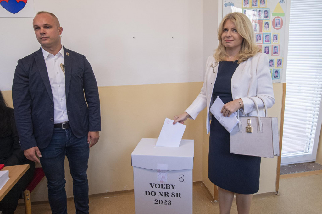 Zuzana Čaputová volí vo volebnej miestnosti v Pezinku. FOTO: TASR/Michal Svítok
