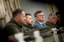 Ukrajinský minister zahrančiných vecí Dmytro Kuleba sa vyjadril, že čaká na zloženie budúcej slovenskej vládnej koalície. FOTO: Reuters