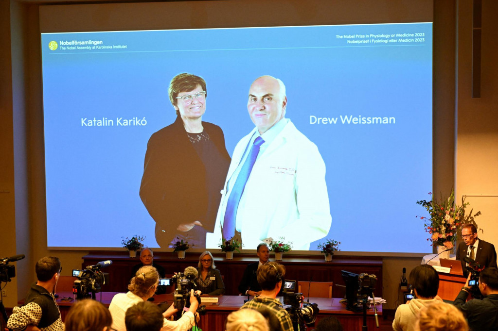 Katalin Karikó a Drew Weissman získali tohtoročnú Nobelovu cenu za fyziológiu a medicínu.