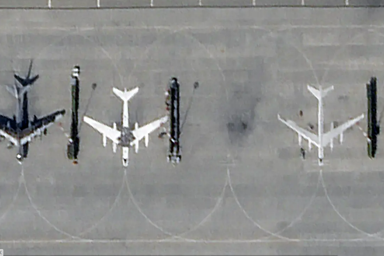Tupolevy bez tieňa. Rusi začali maľovať bombardéry na zem, chcú oklamať ukrajinské drony
