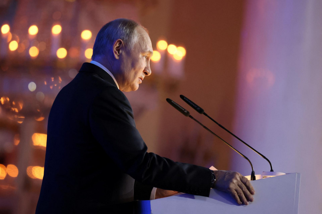 ”Rusko neodstúpilo od moratória na jadrové skúšky,” reagoval na výzvu, aby Rusko použilo jadrovú zbraň, hovorca Vladimira Putina. FOTO: Reuters
