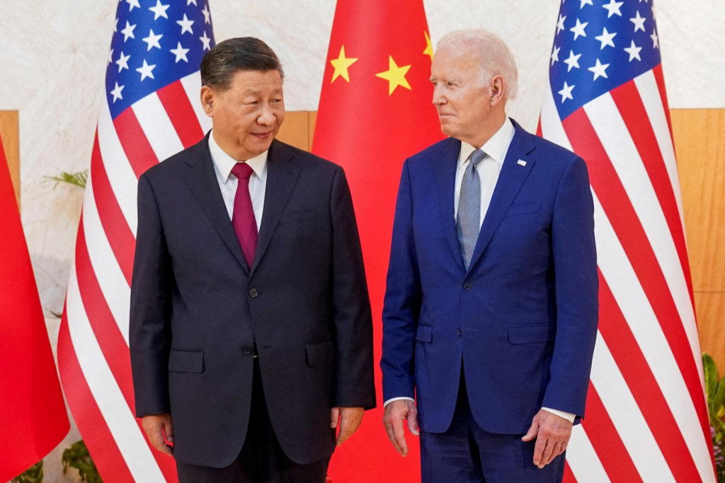 Americký prezident Joe Biden s čínskym prezidentom Si Ťin-pchingom. FOTO: Reuters