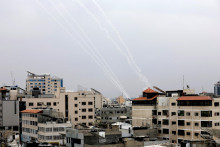 Rakety vystrelené z Pásma Gazy 9. októbra 2023. FOTO: REUTERS