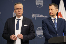 Dvaja muži, ktorí v predchádzajúcich rokoch ovplyvňovali hospodárenie štátu: bývalý štátny tajomník ministerstva financií Marcel Klimek (vľavo) a bývalý minister financií Eduard Heger dnes už v exekutíve nepôsobia.