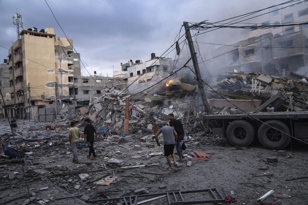 Mesto Gaza po izraelských náletoch. FOTO: TASR/AP