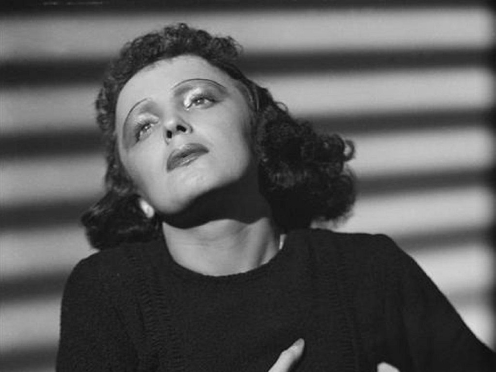 Edith Piaf v roku 1939 SNÍMKA: Wikipedia/studio Harcourt