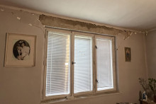 Interiér poškodeného domu po zemetrasení v obci Ďapalovce v okrese Vranov nad Topľou. FOTO: TASR/Maroš Černý