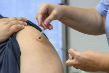 Očkovaním je možné zabrániť ťažkému priebehu chrípky.