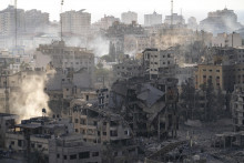 Skaza po izraelskom leteckom bombardovaní v Gaze. FOTO: TASR/AP
