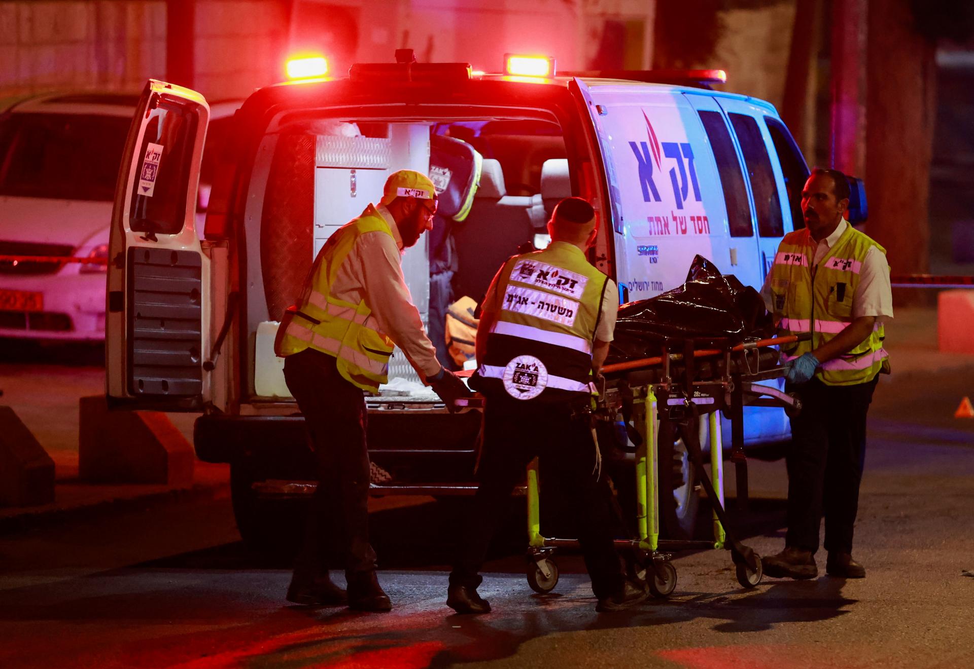Muž vo východnom Jeruzaleme zaútočil na policajnú stanicu, zabili ho
