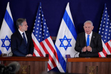 Americký minister zahraničných vecí Antony Blinken a izraelský premiér Benjamin Netanjahu. FOTO: Reuters