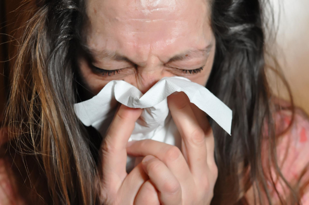 Ľudia pociťujú dlhé prechladnutia po infekciách dýchacích ciest, ktoré sú negatívne testované na covid.
