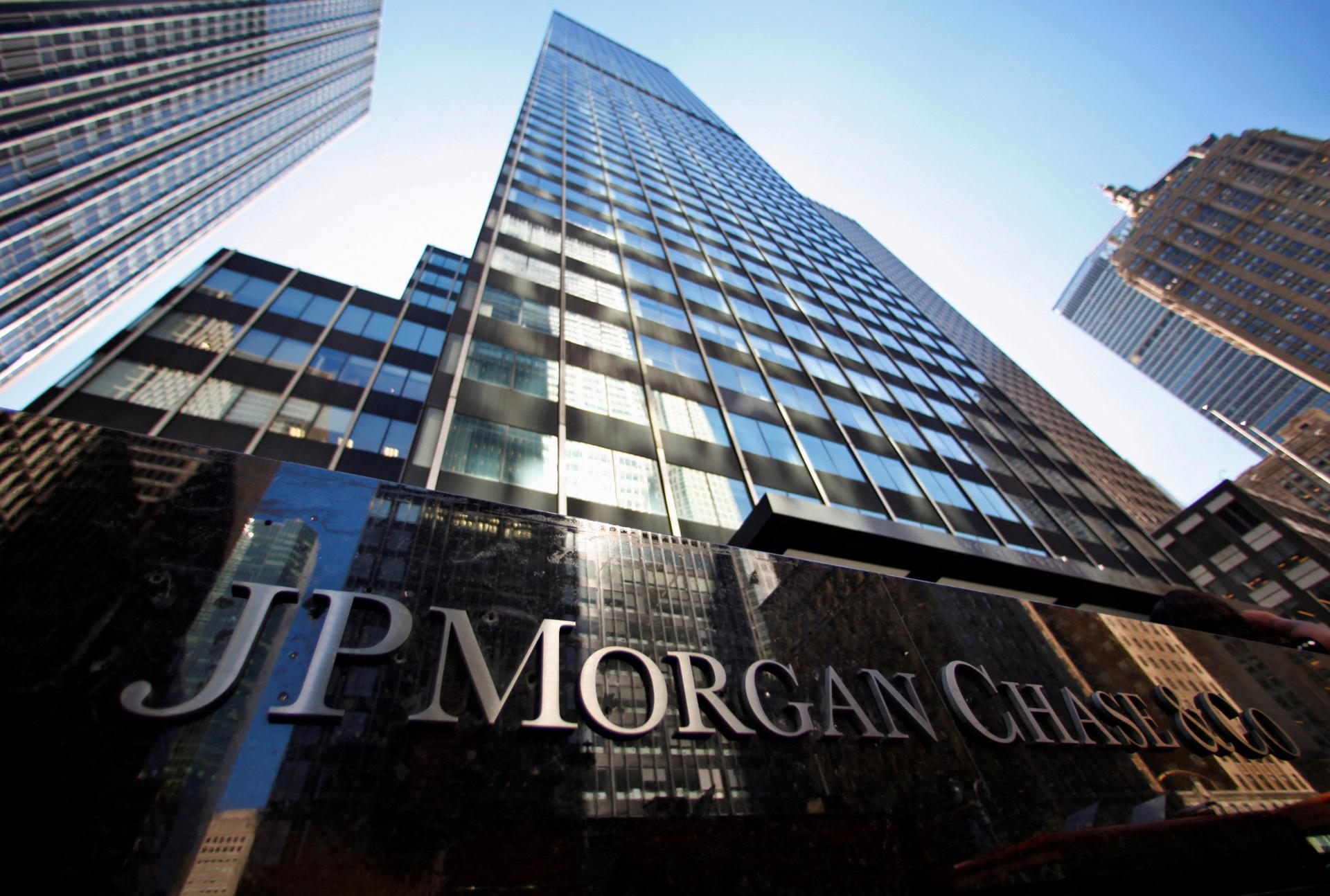 Banky JP Morgan a Wells Fargo medziročne zvýšili zisk, ťažili z rastu úrokových výnosov