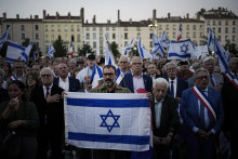 Zhromaždenie na podporu Izraela v Paríži.  FOTO: TASR/AP