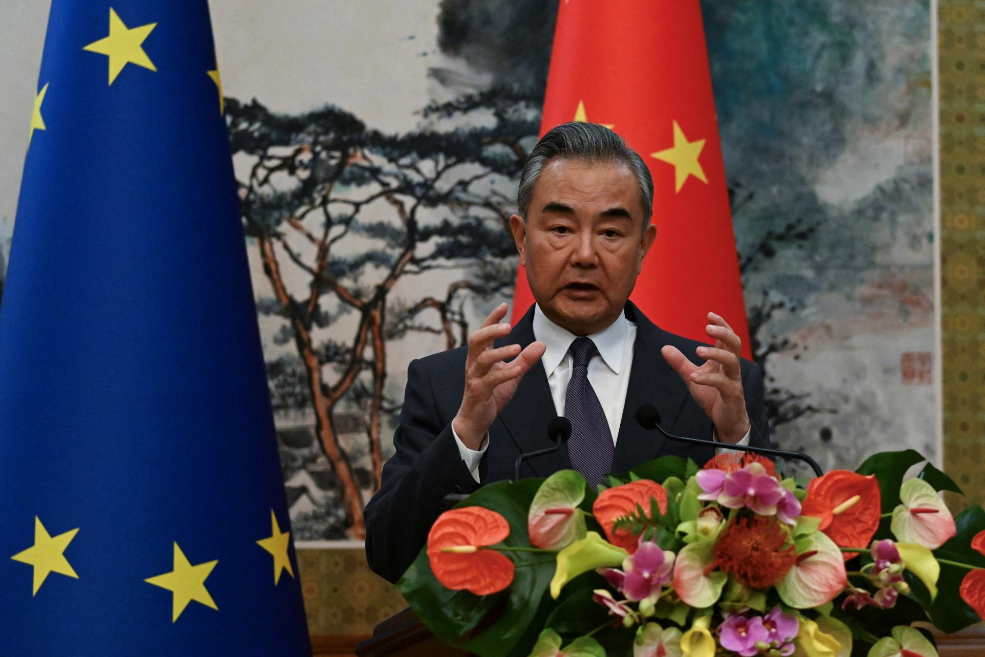 Čínsky minister zahraničných vecí Wang I telefonoval so šéfmi diplomacie Saudskej Arábie a Iránu