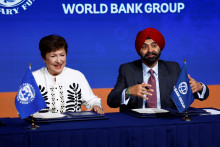 Šéfka MMF Kristalina Georgievová a prezident Svetovej banky Ajay Banga. FOTO: REUTERS