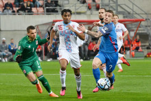Leandro Barreiro (č. 16) odohral v kvalifikačnej ouvertúre v Trnave proti Slovákom celý zápas. FOTO: TASR/L. Grinaj