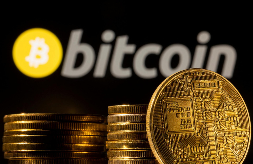 Bitcoin je historicky najstaršia kryptomena, ktorá tvorí polovicu trhovej kapitalizácie všetkých kryptomien sveta. FOTO: REUTERS